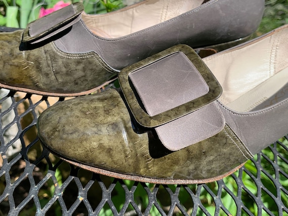 Vintage 1960s Olive Green & Grey Shoes by La Bell… - image 1