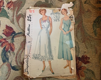 Vintage 1940s Slip, Petticoat and Camisole Pattern // Simplicity 2643 > Size 16, bust 34 > fitted, ruffles, full slip