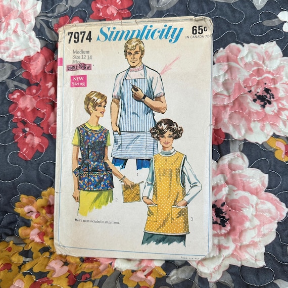 Vintage 1960s Unisex Aprons & Potholder Pattern // Simplicity 7974