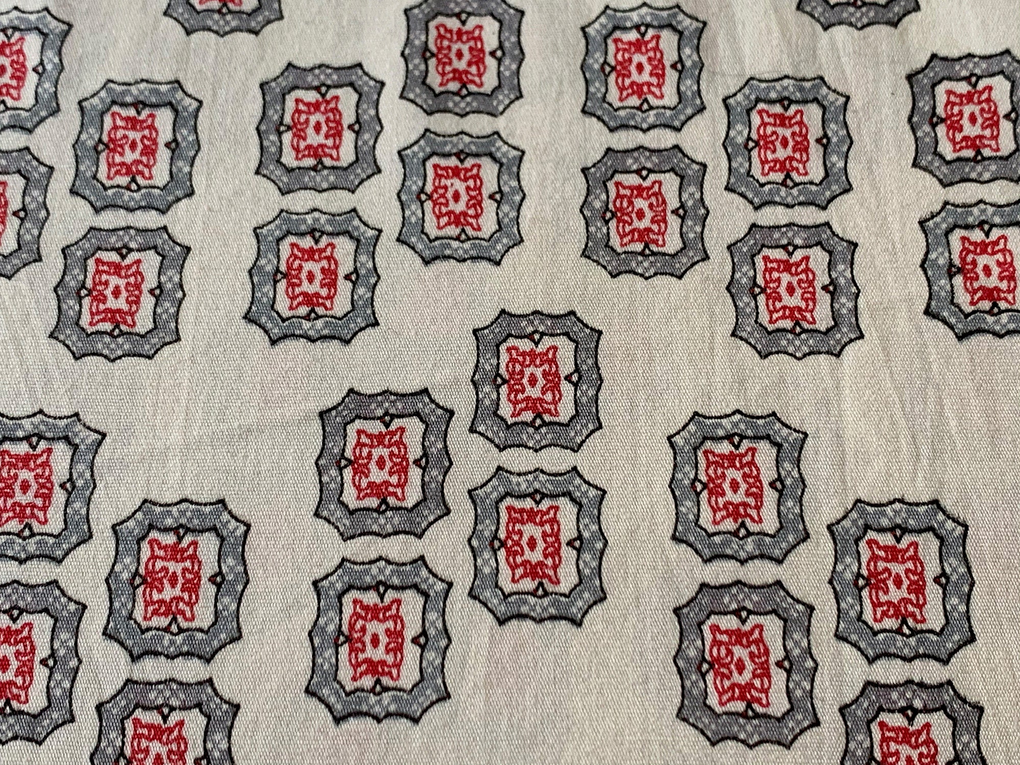 vintage USA fablic ラグ Vintage Geometric Print Cotton Lawn Fabric // 111x38