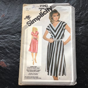 Vintage 1980er Jahre Pullover-Kleid Schnittmuster // Chicity 9943 &gt; Größe 14, verstellbar, zierlich &gt; 1981, schräges Oberteil, Taschen &gt; Unbenutzt