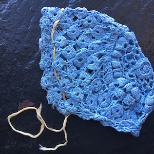 Antique Vintage Blue Crocheted Baby Bonnet, Cap // silk satin ribbon ties &gt; cornflower blue cotton &gt; 1920s - 1930s