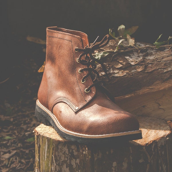 Traditional Laces Leather Boots