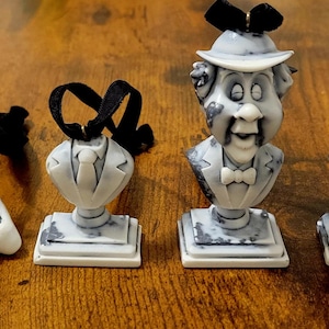 ホーンテッドマンションのオーナメント：手描きの樹脂製アトラクション