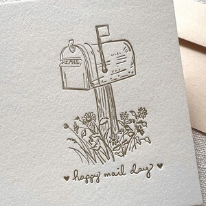 Tarjeta de felicitación tipográfica - Buzón rural - Feliz día del correo - esbozado a mano - Listo para enviar