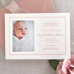Anuncios de nacimiento de bebé tipográficos con fotos, 50 tarjetas planas con sobres, 1 color de tinta, niña, neutro, floral, recién nacido, Clásico BA138