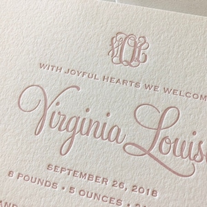 Faire-part de naissance typographique - 50 cartes plates avec enveloppes - 1 couleur d'encre - conçue sur mesure, rose, nouveau-né, bébé BA121