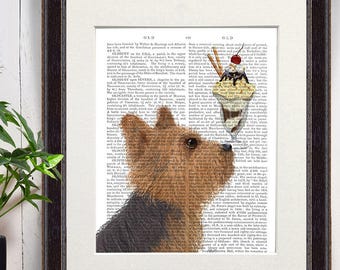 Pode incluir: Um cão Yorkshire Terrier marrom e preto olhando para cima para um sundae com uma cereja no topo. O cão está olhando para o sundae com uma expressão curiosa. O fundo é uma página de livro vintage com texto.