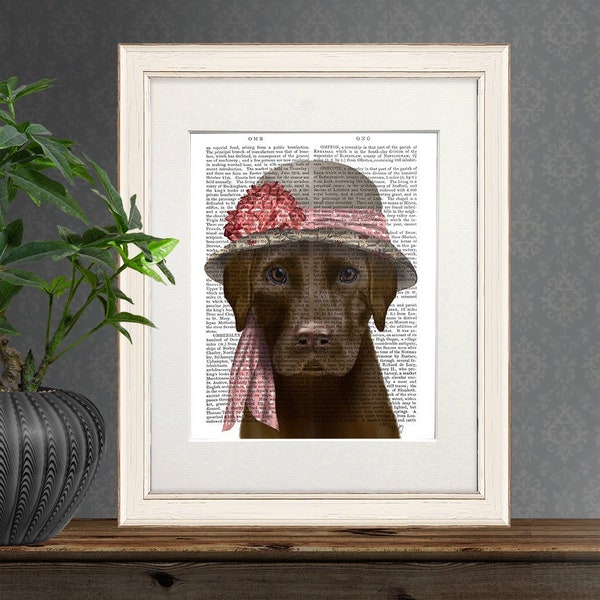 Cadeau de chien de femme - Labrador brun en chapeau et écharpe rose - Femmes présentent Choc lab chocolate retriever idées de décoration de vestiaire art