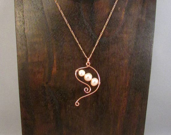 Pink pearl necklace with copper swirls