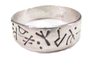 Bague runique de Futhark médiéval Viking en argent sterling avec des Runes