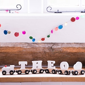 Tren de letras blanco exclusivo personalizado con carruaje de corazón, regalo de bautizo, juguete de madera blanco, tren de juguete de madera pintada de blanco, bautizo