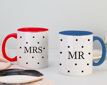 Polka Dot Mr And Mrs Mugs--tasse bleue- cadeau de mariage - cadeau de tasse douce pour un couple- tasses de fiançailles-- paire de tasses- imprimé à la main