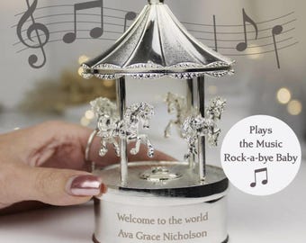 "Personalisiertes versilbertes Musikkarussel: ""Rock-a-Bye Baby"" Andenken."