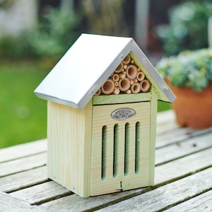 Insectenhuis - Houten insectenhotel op maat - tuincadeau - mooi insectenhuis voor in de tuin - eco hout-insectencadeau - houten huis voor insecten