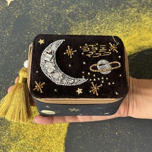 Portagioie ricamato a mano con gioielli, portagioie da viaggio - regalo di compleanno - custodia da viaggio - cosmica - design a stella - osservazione delle stelle - astrologia