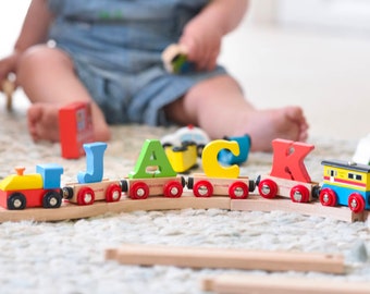 Train aux lettres personnalisé, cadeau de baptême, train en bois, train de baptême, cadeau de premier anniversaire, premier coffret de train, geburtstagszug - peint à la main