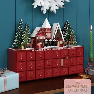Personalisierter roter hölzerner beleuchteter Adventskalender: Festliche Winterszene- Sternsinger-Adventskalender-Calendrier de l'avent