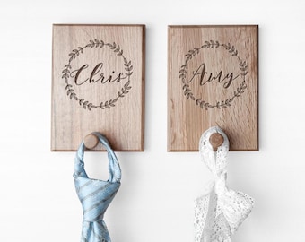 Personalised Wreath Peg Hook- personalised storage- Oak hooks- original storage- wood hand engraved coat hooks- hallway hook-customised