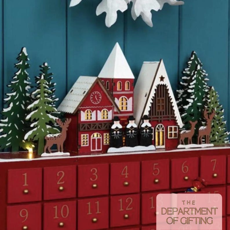 Calendrier de l'Avent personnalisé en bois rouge : scène d'hiver festive - Carol singers-adventskalender-Calendrier de l'avent image 3