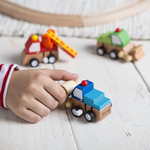Juguete personalizado Wind Up Truck, regalo de primer cumpleaños, regalo para un niño, empujar y terminar juguete personalizado