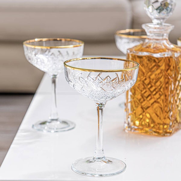 Ensemble personnalisé fabriqué à la main de deux coupes à champagne bordées d'or - sur mesure - célébration - coupes à cocktail - verres de mariage personnalisés