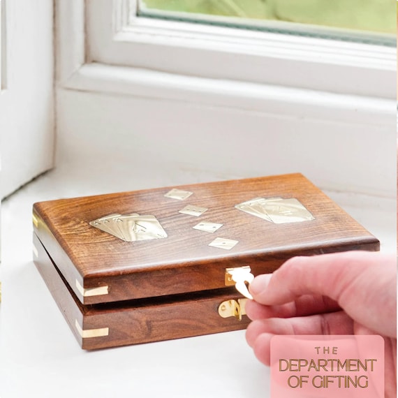 Jeu de cartes à jouer dorées personnalisées : boîte en bois