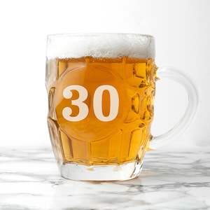 Gepersonaliseerde verjaardag Dimpled Wedding Tankard, aangepast bierglas, 21e verjaardag- 3e verjaardag-hand geëtst - zwaar glas