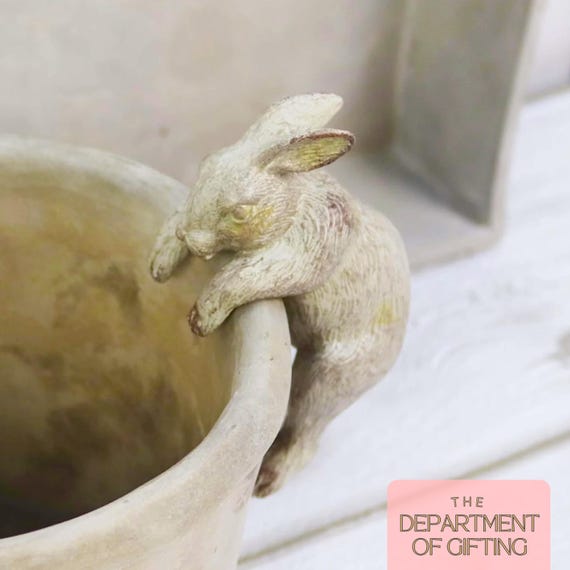 Hand-Cast Bunny Pot Hanger: Resin Garden Decoration