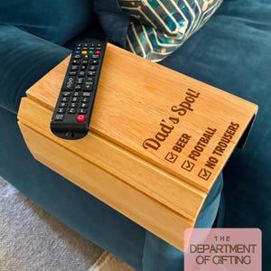 Personalisiertes hölzernes Sofatablett für Papa - Geschenk für ihn - Geschenk für Opa - maßgeschneiderte Geschenke für Papa - Getränketablett-Sofatablett - originelles Geschenk -