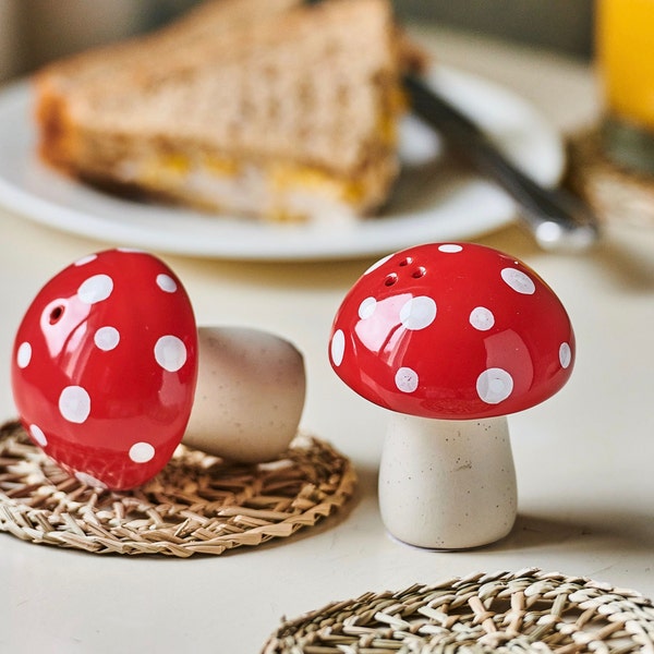 hand painted Mushroom Salt And Pepper Set , sweetgift, foraging, unusal condiment set- hand finished-