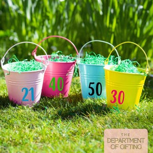 Cadeau seau d'anniversaire personnalisé : kit de fleurs de jardinage
