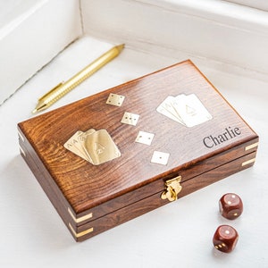 Personalisierte Luxus Spielkarte Box-Herren personalisiertes Geschenk-Holz-Karten-Set-Reise-Spiel-Spiele für ihn-Hand personalisiertes poliertes Holz