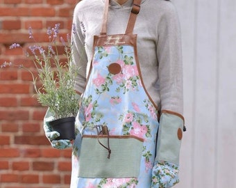 Personalised Gardening Apron - garden gift- floral apron- gardening gift for her- garden gift-customised garden,gardenware -pretty gloves