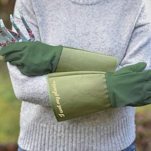 Personalized Green Gauntlet Gardening Gloves: Hardwearing Gardener Gift