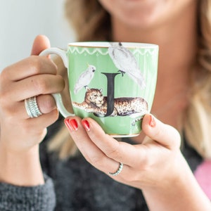 Taza con letras de animales, taza con iniciales, regalo del alfabeto, taza con monograma, bonita taza, borde dorado, regalo para ella, regalo de cumpleaños, acabado a mano, personalizado