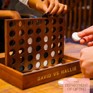 Gioco personalizzato in legno "Quattro in fila": gioco da viaggio di lusso, regalo di compleanno