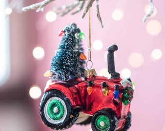 Spersonalizowana bombka świąteczna w kształcie traktora: prezent rolniczy ze wstążką