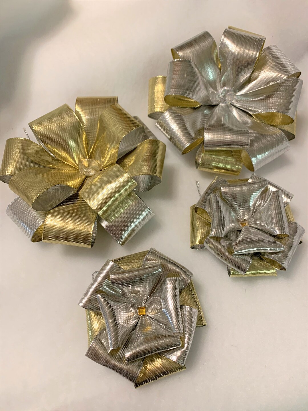 50 Arcs Métalliques Auto-Adhésifs Pour Cadeaux Noël - Rubans Bouclés Décoratifs 5,5 Cm - 5 Couleurs