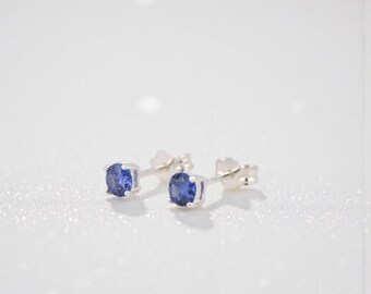 0.7ct Black Sapphire 4mm Round Stud Earrings In 925 Sterling Silver