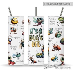 以下が含まれることがあります： ステンレス製のストローが付いた、白の断熱タンブラー3個セット。各タンブラーには、漫画の虫の気まぐれなデザインと「It's a Bug's Life」というフレーズが描かれています。「6 Free Designs Included」というテキストも含まれています。