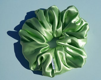 XL Scrunchie lima pistacho Satin Söpö + Tähti, Scrunchie de aspecto de seda vegano, Australia Oversize Scrunchies XXL