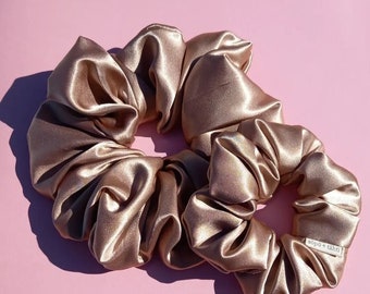 XL Scrunchie o Grande, Champagne Satin Söpö + Tähti, scrunchie de aspecto de seda vegana, Australia Large Scrunchies XXL