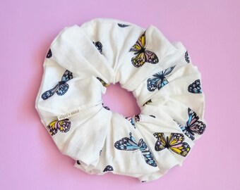 XL Butterfly Scrunchie de Söpö + Tähti, Mariposas Scrunchie, White Scrunchy, Scrunchies Australia, 90s 00s Y2K Style, Oversized Scrunchie