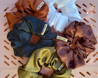 Sopo y Tahti / Aspecto de seda satinada Scrunchie, Scrunchie de seda vegana, scrunchies de ropa de resort, accesorios de ropa de salón de vacaciones para chicas limpias