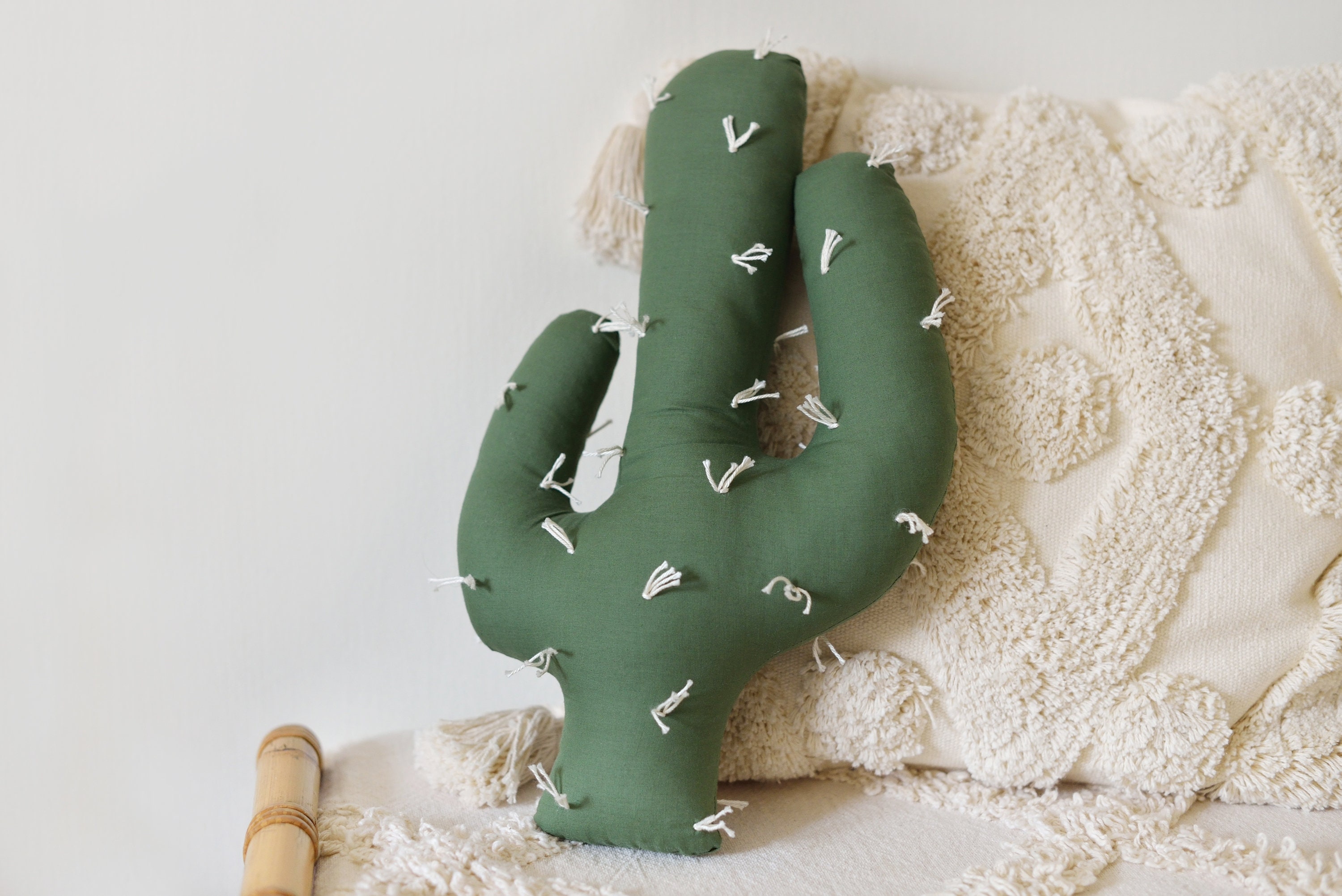 Oreiller Cactus en Vert, Oreiller Saguaro, Pépinière Cactus, Décor de Chambre Boho, Sud-Ouest - sur 