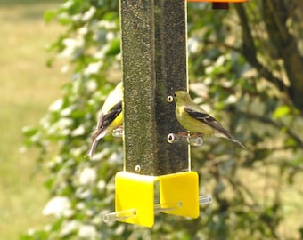 Peter's Feeders T-01 Finch Feeder: The economical and effective way to feed thistle to your birds