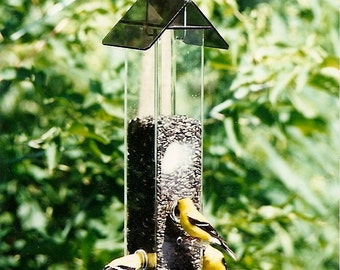 Sunflower All Purpose Feeder S-11:  Versatile feeder for any seed so you can attract the widest variety of wild birds