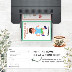 Puede incluir: Un archivo PDF imprimible con instrucciones para un juego. Las instrucciones est&aacute;n en espa&ntilde;ol e incluyen una ilustraci&oacute;n de dibujos animados de un ni&ntilde;o corriendo. El texto dice "Marcha en tu lugar". El archivo se puede imprimir en casa o en una tienda de impresi&oacute;n.
