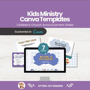 Peut inclure: Un affichage numérique de modèles Canva pour ministère d'enfants avec sept diapositives d'annonces pour église. L'écran montre une diapositive de bienvenue avec des nuages bleus et du texte. Le fond violet affiche Kids Ministry Canva Templates.
